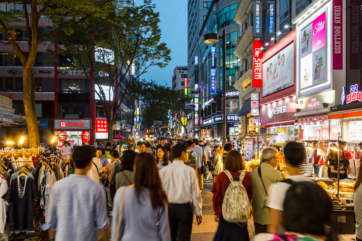 Enjoying the Seoul Shopping nightlife