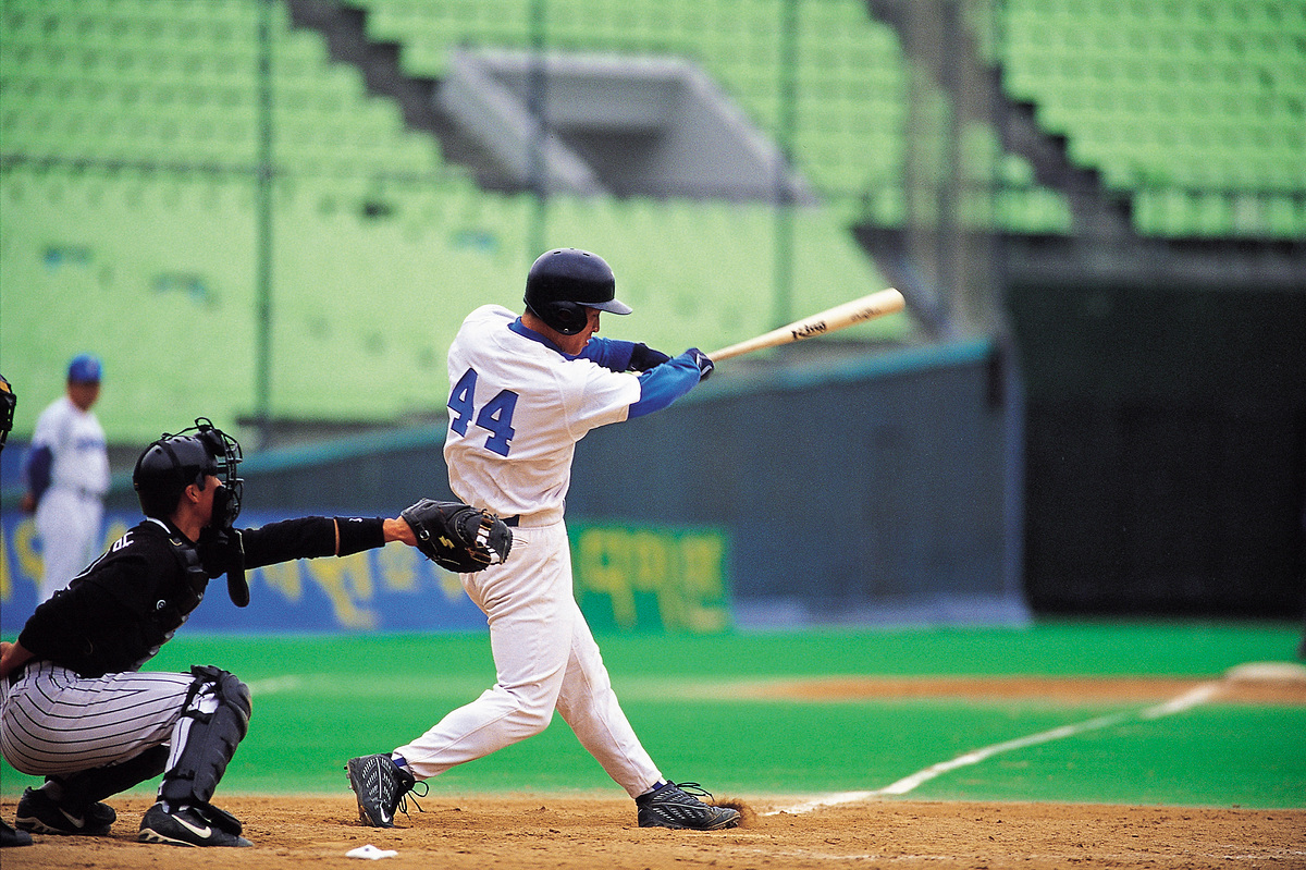 04-213 baseball game korea
