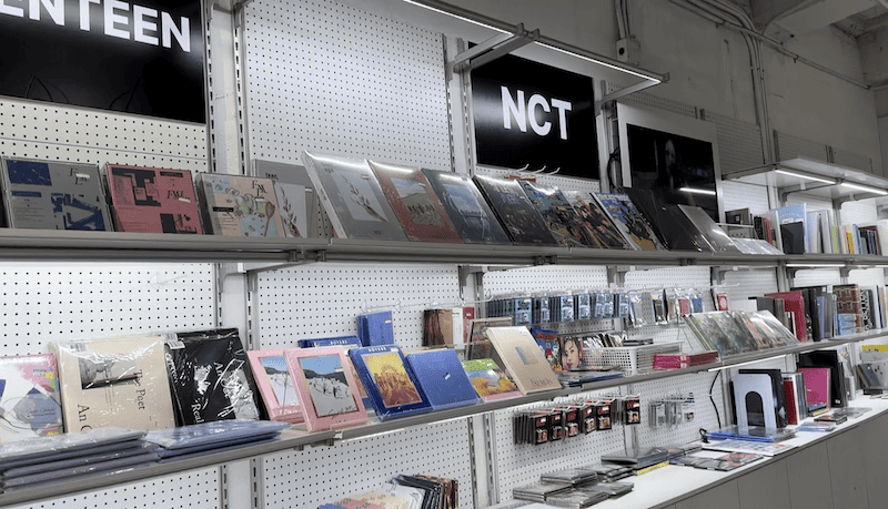 Lotte-Young-Plaza-Kpop-Store-Seoul-South-Kore K-POP 굿즈